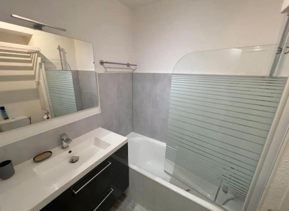 Appartement Port De Hyeres 4 Personnes Hyères Exterior foto