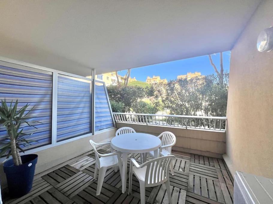 Appartement Port De Hyeres 4 Personnes Hyères Exterior foto